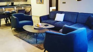 Luxury Apartment, 2 Bedrooms, Garden View, Garden Area | Living area