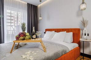 Exclusive Apartment | 2 bedrooms, blackout drapes, iron/ironing board, cribs/infant beds - Lumina apart with luxury garden (Lodz)