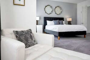 5 Schlafzimmer, Zimmersafe, Bügeleisen/Bügelbrett, Reisekinderbett