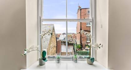 Elegant 3 Bed Abode in Central Whitby - Sleeps 7