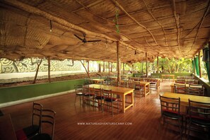 Outdoor dining - Nature Adventure Camp in Kanakapura #2 (Kanakapura)
