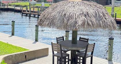 Villa on canal, Pool, Jacuzzi, Internet, Pool table, SLEEP 6
