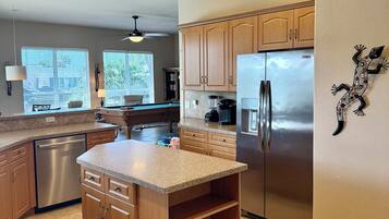 KylskÄp, mikrovÄgsugn, ugn och spishÀll