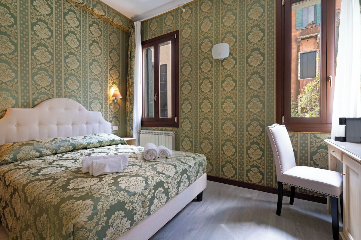 Deluxe Single Room, City View | Desk, laptop workspace, WiFi (free), bed sheets