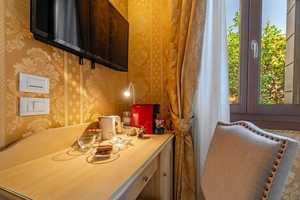 Desk, laptop workspace, free WiFi, bed sheets