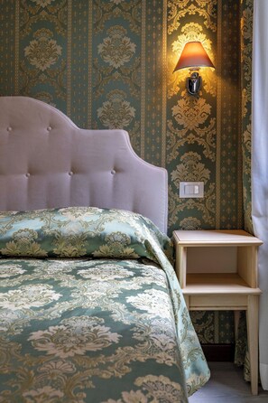 Deluxe Single Room, City View | Desk, laptop workspace, WiFi (free), bed sheets - Ca' Beatrice (Venice)