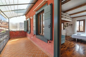 Estudi clàssic, vistes a la ciutat | Terrassa o pati