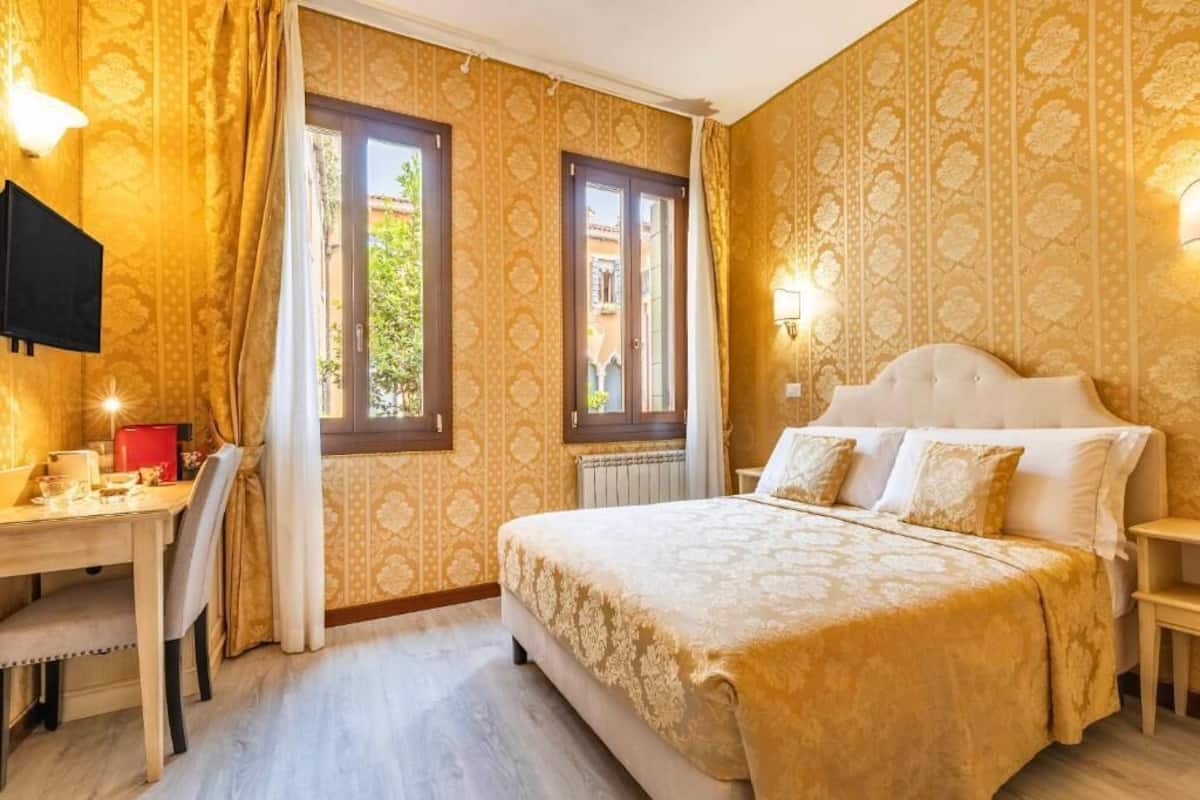 Classic Double Room, Courtyard View | Desk, laptop workspace, WiFi (free), bed sheets