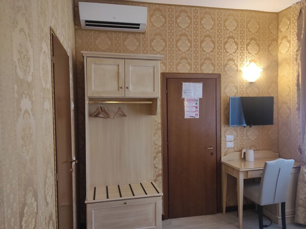 Classic Double Room, Courtyard View | Free WiFi - Ca' Beatrice (Venice)