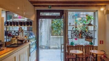 Bar (in der Unterkunft)