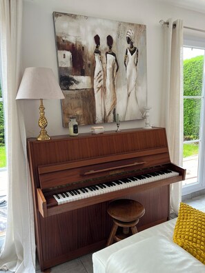 1 slaapkamer, een bureau, een strijkplank/strijkijzer, wifi