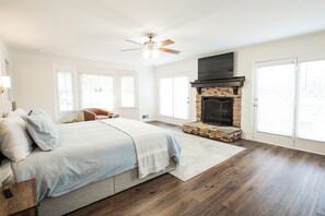 4 Schlafzimmer, Schreibtisch, Bügeleisen/Bügelbrett, Reisekinderbett