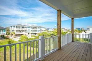 Property grounds - Watts Nest: Ocean View with Elevator, Close to Beach and Splash Pad! (Oak Island)