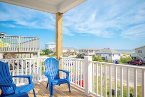 Property grounds - Watts Nest: Ocean View with Elevator, Close to Beach and Splash Pad! (Oak Island)
