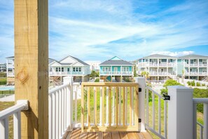 Property grounds - Watts Nest: Ocean View with Elevator, Close to Beach and Splash Pad! (Oak Island)