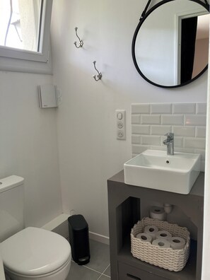 Hårtørrer, håndklæder, Toiletpapir