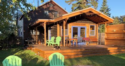 Beautiful 2 Bedroom 1 Bath Home a block from Downtown.