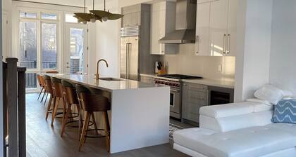 Spacious Townhouse NEW townhouse with two kitchens for a large family