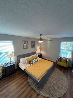 3 bedrooms, iron/ironing board, free WiFi, bed sheets - HTX Golden Goal Retreat min to Downtown (Houston)