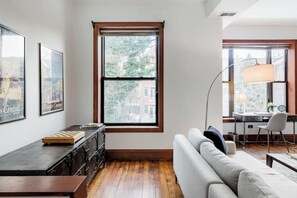 Smart-TV, Kamin, Tischfußball, Stereoanlage