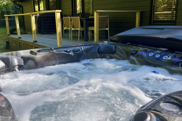 Tina de hidromasaje al aire libre