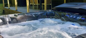 Private Mountain Haven: Hot Tub, Hiking & Activities Nearby