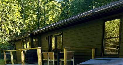 Private Mountain Haven: Hot Tub, Hiking & Activities Nearby