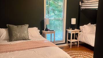 3 bedrooms, desk, iron/ironing board, free WiFi