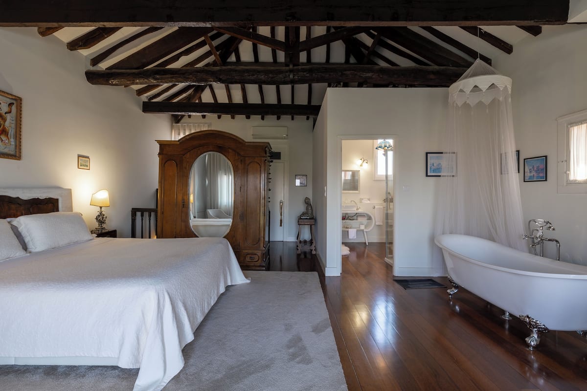 Panorama suite | Luxe beddengoed, geluiddichte muren, gratis wifi
