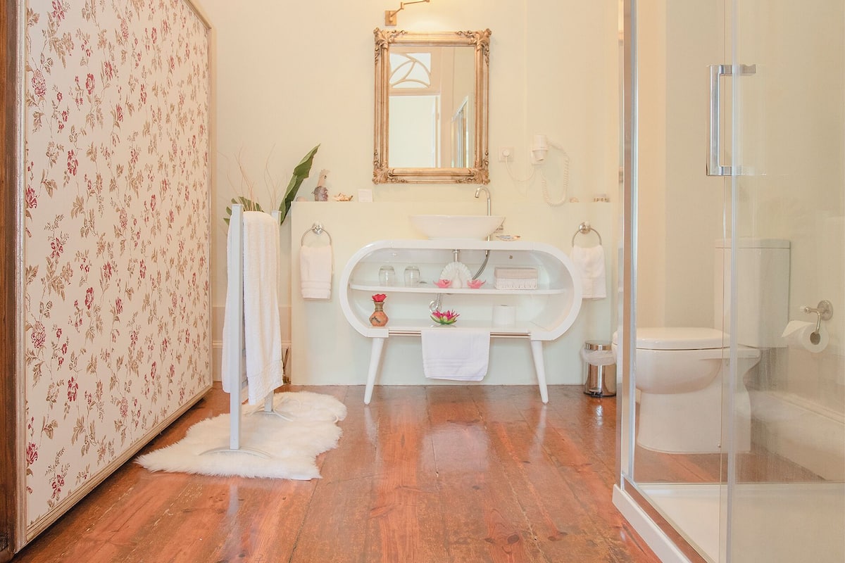 Romantische suite | Luxe beddengoed, geluiddichte muren, gratis wifi