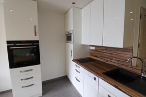 Micro-ondes, four, lave-vaisselle