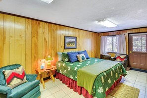 2 bedrooms, iron/ironing board, bed sheets