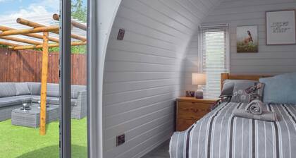 Laurel Pod - UK47203