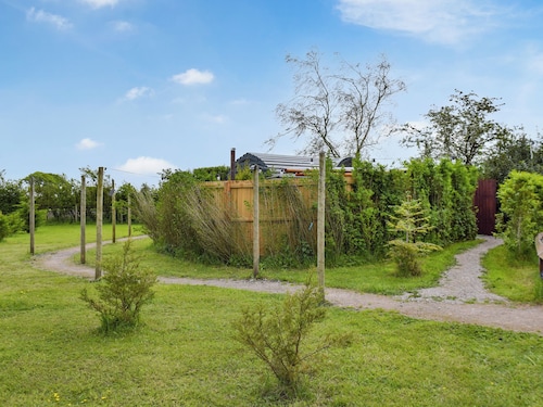 Laurel Pod - UK47203
