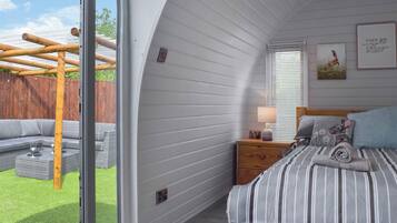 1 bedroom, WiFi (free), bed sheets
