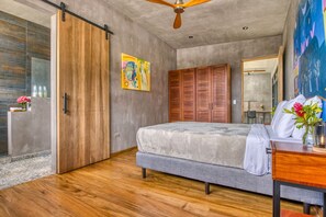 2 bedrooms, desk, iron/ironing board, free WiFi