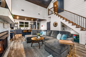 Smart TV, fireplace, video games, books - Kid Friendly Cabin | Playset, Disc Golf & Arcade (Broken Bow)