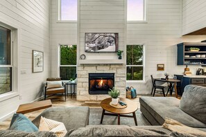 Smart-TV, peis, videospill og bøker