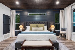 2 bedrooms, iron/ironing board, travel crib, free WiFi - Kid Friendly Cabin | Playset, Disc Golf & Arcade (Broken Bow)