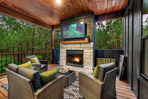 Property grounds - Kid Friendly Cabin | Playset, Disc Golf & Arcade (Broken Bow)