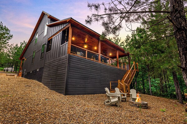 Exterior - Kid Friendly Cabin | Playset, Disc Golf & Arcade (Broken Bow)