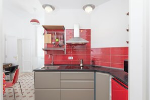 豪華公寓 | 私人廚房 | 電冰箱、微波爐、爐台、電熱水壺