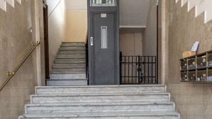 Interior entrance - Trastevere novecento (Rome)