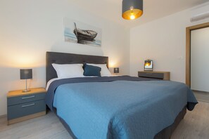 3 habitaciones, tabla de planchar con plancha, wifi y ropa de cama