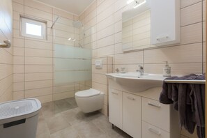 Hair dryer, towels, soap, toilet paper - Villa Xenia CO2 neutral, A+ energy efficient (Labin)