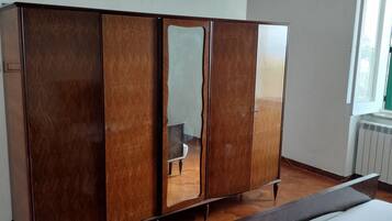 2 Schlafzimmer, Bügeleisen/Bügelbrett, Bettwäsche