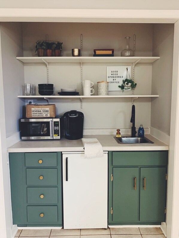 Fridge, microwave, coffee/tea maker, cookware/dishes/utensils