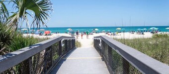 Cozy Cottage in south Sarasota Florida, Close to Beaches!