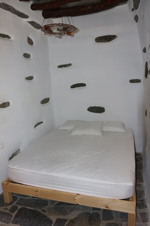 2 bedrooms, bed sheets