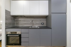 Full-size fridge, oven, stovetop, dishwasher - Casa da Suite Cadorna (Milan)